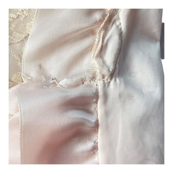 Vintage I. Magnin 2-Piece Peach Lace Peignoir Nightgown & Robe Set - Picture 12 of 15